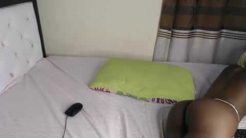 Snapshot of juicymunirah chatting on 09.30.25 juicymunirah online show from 09.30.25