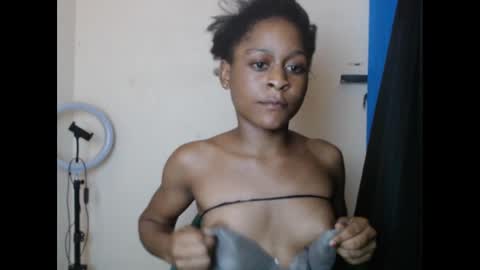 Snapshot of juicynwetx chatting on 02.23.25 juicynwetx online show from 02.23.25