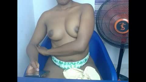 Snapshot of juicynwetx chatting on 12.02.25 juicynwetx online show from 12.02.25