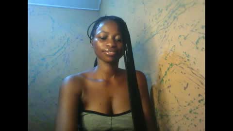 Snapshot of juicypiexx chatting on 10.05.25 juicypiexx online show from 10.05.25