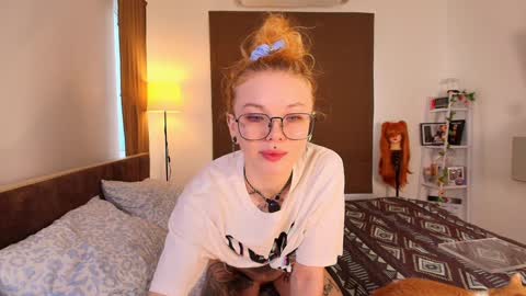Snapshot of juicyshow chatting on 10.12.25 Hiya Im your sweet Lia online show from 10.12.25