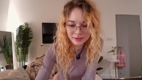Snapshot of juicyshow chatting on 02.23.26 Hiya Im your sweet Lia online show from 02.23.26