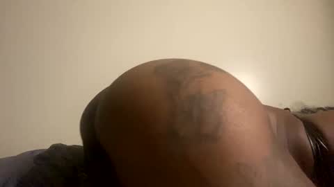 juicyy_mochaa online show from 11.14.25