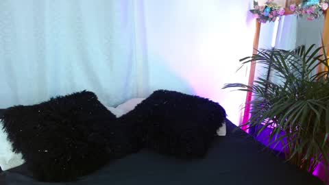 Jules and Gia online show from 01.12.25