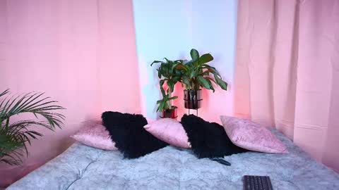 Jules and Gia online show from 10.04.25