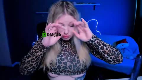 juli kisss online show from 03.04.25