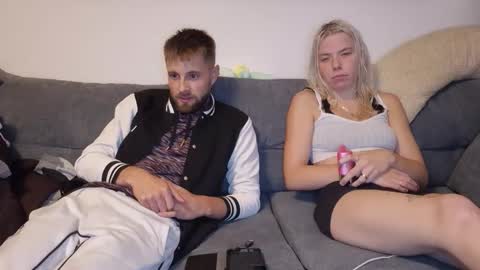 Snapshot of julia_official chatting on 10.17.25 julia_official online show from 10.17.25