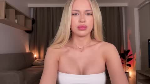 Julia R Le online show from 09.16.25