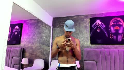 Snapshot of julian_billy chatting on 12.28.24 julian billy online show from 12.28.24