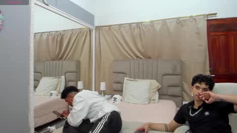 Snapshot of julian_billy chatting on 02.19.25 julian billy online show from 02.19.25