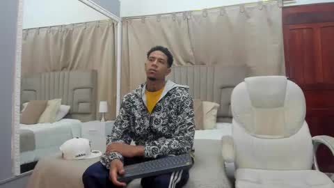 Snapshot of julian_billy chatting on 02.28.25 julian billy online show from 02.28.25