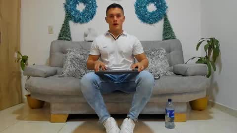 julian_wallace online show from 12.20.24