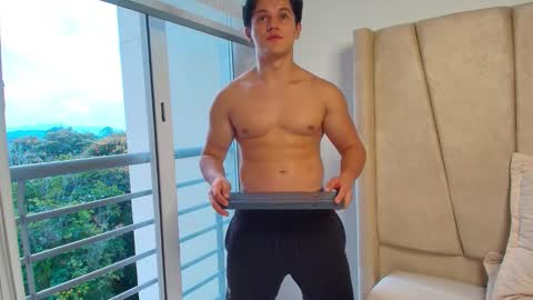 julian_wallace online show from 02.11.26