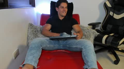 julian_wallace online show from 04.09.26