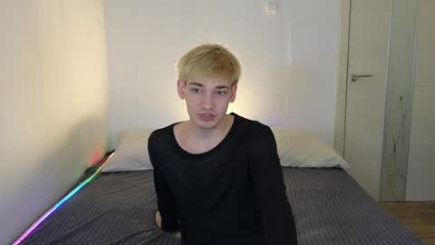 Snapshot of julian_win chatting on 04.23.26 Eren online show from 04.23.26