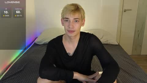 Snapshot of julian_win chatting on 04.24.26 Eren online show from 04.24.26
