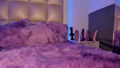 Snapshot of juliana_js_ chatting on 12.17.25 juliana_js_ online show from 12.17.25