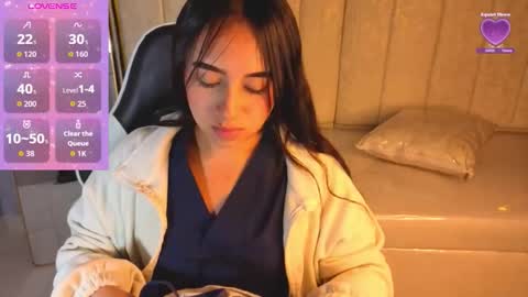 Snapshot of juliana_tx chatting on 11.11.25 Online 2200 to 600 online show from 11.11.25