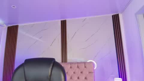 Snapshot of julianaa_castro chatting on 07.04.26 JULIANA CASTRO online show from 07.04.26