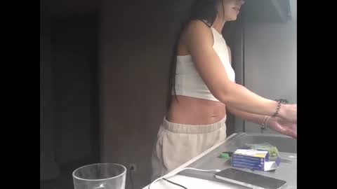 Snapshot of julianagold1 chatting on 12.27.24 julianagold1 online show from 12.27.24