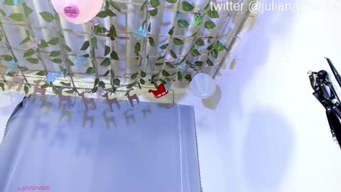 Snapshot of julianasalazar chatting on 02.13.26 camila online show from 02.13.26