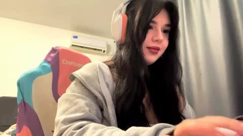 Snapshot of julianesanzo chatting on 05.22.26 MIa online show from 05.22.26