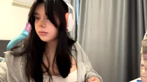 Snapshot of julianesanzo chatting on 05.26.26 MIa online show from 05.26.26