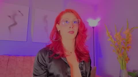 Snapshot of julianna_saenz chatting on 11.25.25 Juliana online show from 11.25.25