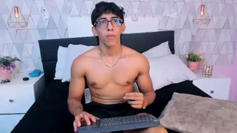 Snapshot of julianrouss chatting on 07.14.26 Julian online show from 07.14.26