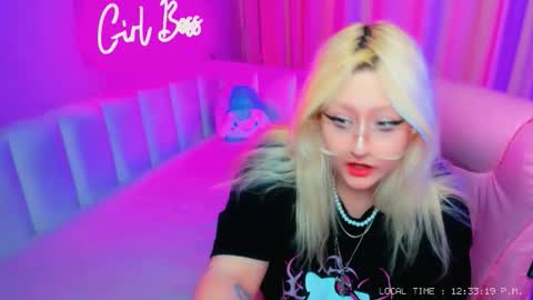 JuliaSharkk online show from 11.11.25