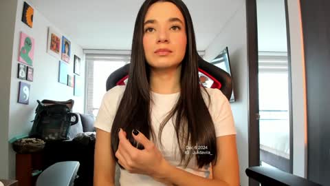Snapshot of julidavila chatting on 12.06.24 Jeimy Help me to reach 100 thumbs up online show from 12.06.24