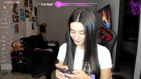 Snapshot of julidavila chatting on 02.24.25 Jeimy Help me to reach 100 thumbs up online show from 02.24.25