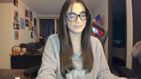 Snapshot of julidavila chatting on 09.21.25 Jeimy Help me to reach 100 thumbs up online show from 09.21.25