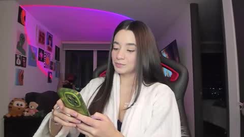 Jeimy Help me to reach 100 thumbs up online show from 02.22.26