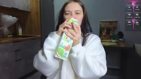 Snapshot of julidropp chatting on 01.12.25 julidropp online show from 01.12.25