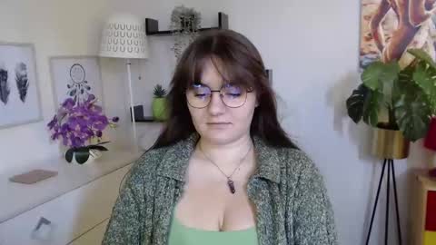 Snapshot of julie_extasy chatting on 09.10.25 Julie online show from 09.10.25