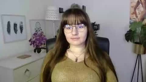 Snapshot of julie_extasy chatting on 09.22.25 Julie online show from 09.22.25