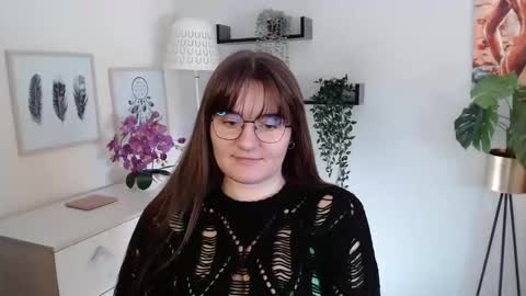 Snapshot of julie_extasy chatting on 09.25.25 Julie online show from 09.25.25