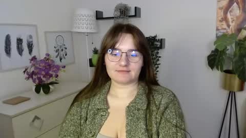 Snapshot of julie_extasy chatting on 10.08.25 Julie online show from 10.08.25