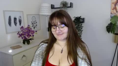 Snapshot of julie_extasy chatting on 10.13.25 Julie online show from 10.13.25