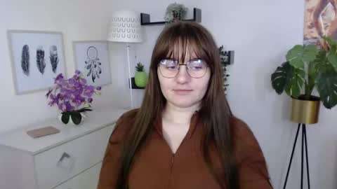 Snapshot of julie_extasy chatting on 10.16.25 Julie online show from 10.16.25