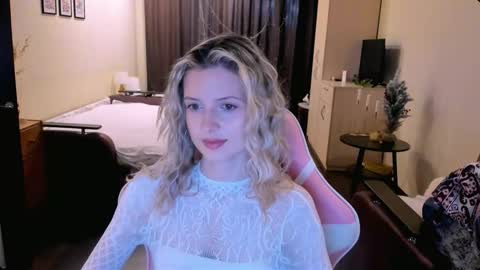 Julie online show from 11.08.25