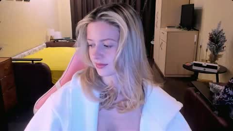 Julie online show from 11.28.25