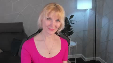 Julie Lucasss online show from 04.16.26