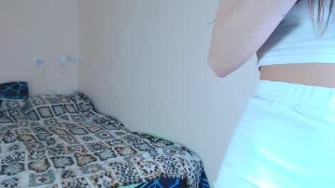 Snapshot of juliebeshears chatting on 02.27.26 juliebeshears online show from 02.27.26