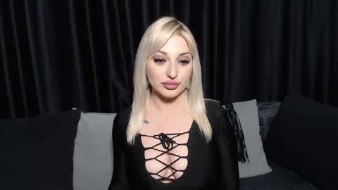 Snapshot of juliediamond chatting on 12.16.24 julia online show from 12.16.24