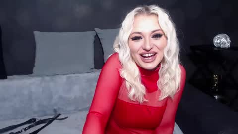 Snapshot of juliediamond chatting on 03.01.25 julia online show from 03.01.25