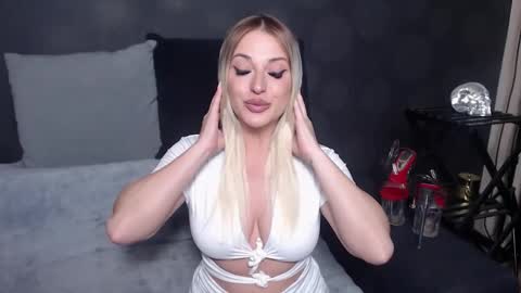 julia online show from 11.05.25