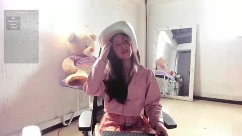 Snapshot of juliee_ross chatting on 05.31.26 juliee_ross online show from 05.31.26
