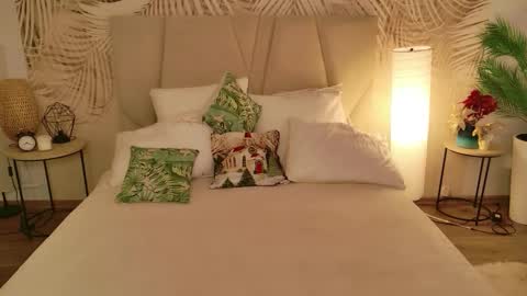 Snapshot of juliehill chatting on 02.25.26 juliehill online show from 02.25.26